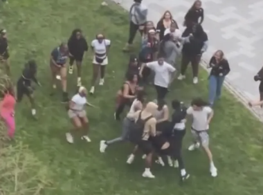 学生被抢、孩子被打、假枪上街!300青少年混混占领天普校园!天普大学复活节周末连环暴力事件全曝光!